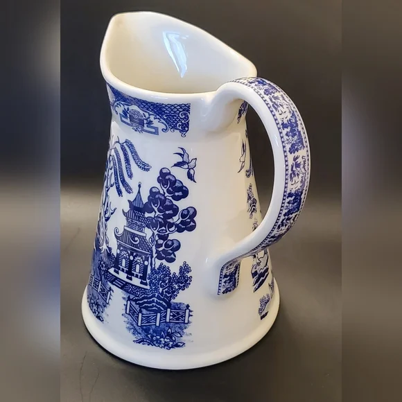 Pristine Regal England Blue Willow 7 1/8" Pitcher - Picture 9 of 16